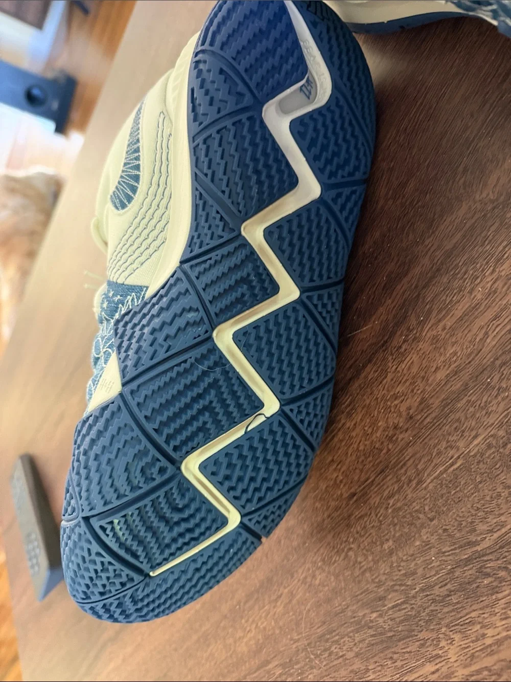 Nike Kyrie Irving Kybrid S2 men’s/womens  Basketball Sneakers - White, Blue & Ta